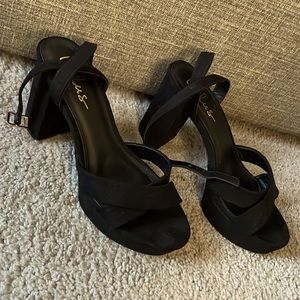 Black Suede Lulu heels 👠